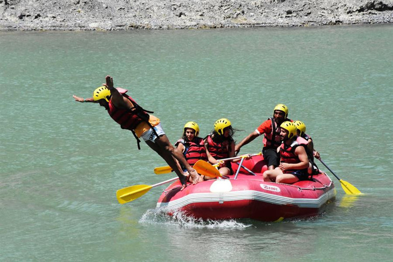 Dalaman Çayında rafting heyecanı turistleri cezbediyor