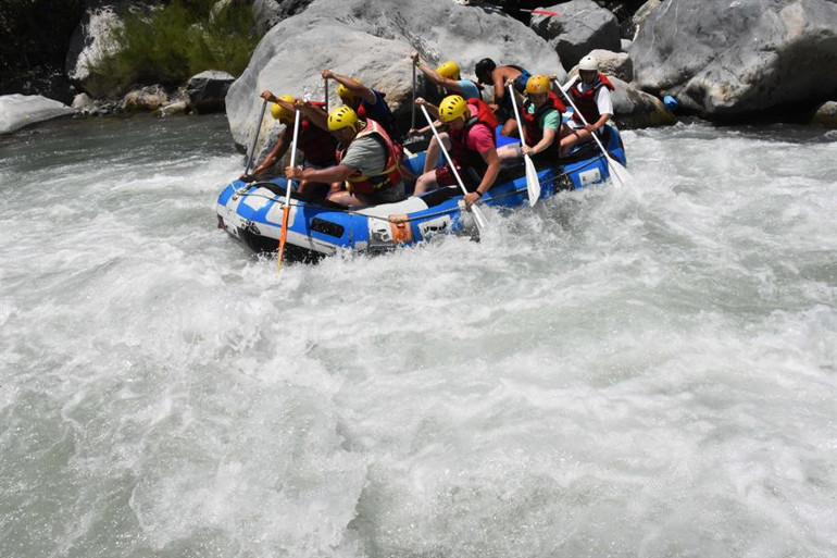 Dalaman Çayında rafting heyecanı turistleri cezbediyor