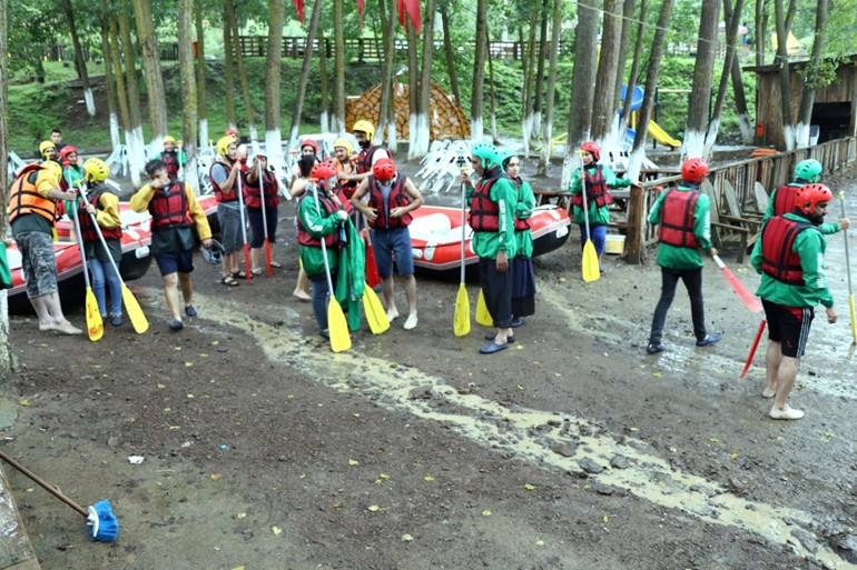 Sel felaketinin yaşandığı Melen Çayında rafting turları yeniden başladı