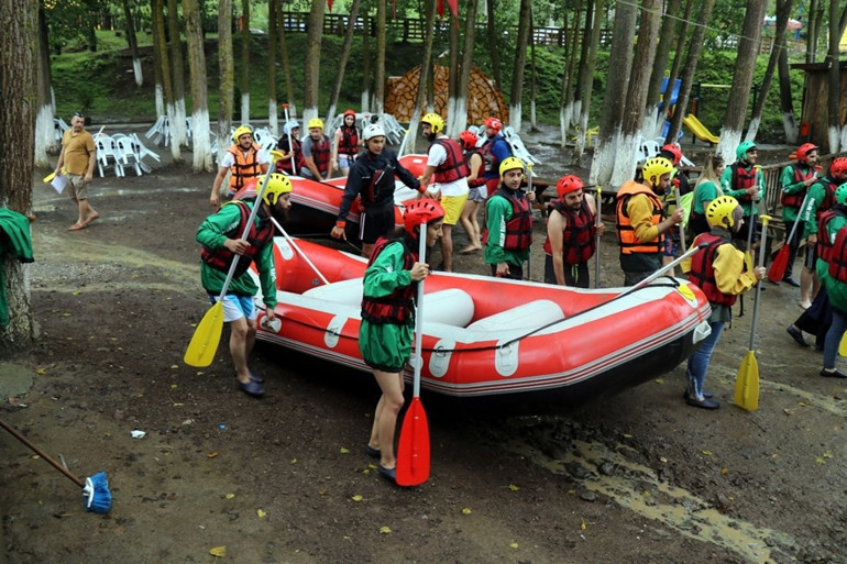 Sel felaketinin yaşandığı Melen Çayında rafting turları yeniden başladı