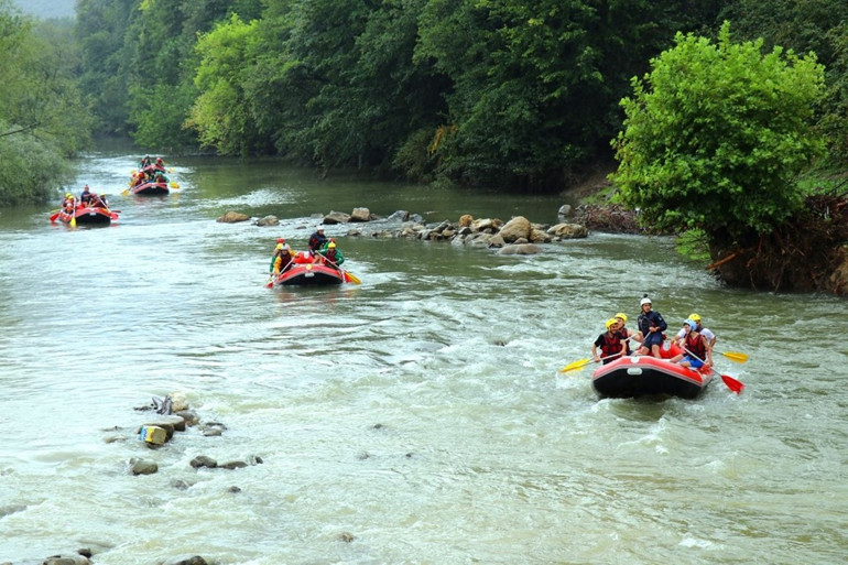 Sel felaketinin yaşandığı Melen Çayında rafting turları yeniden başladı