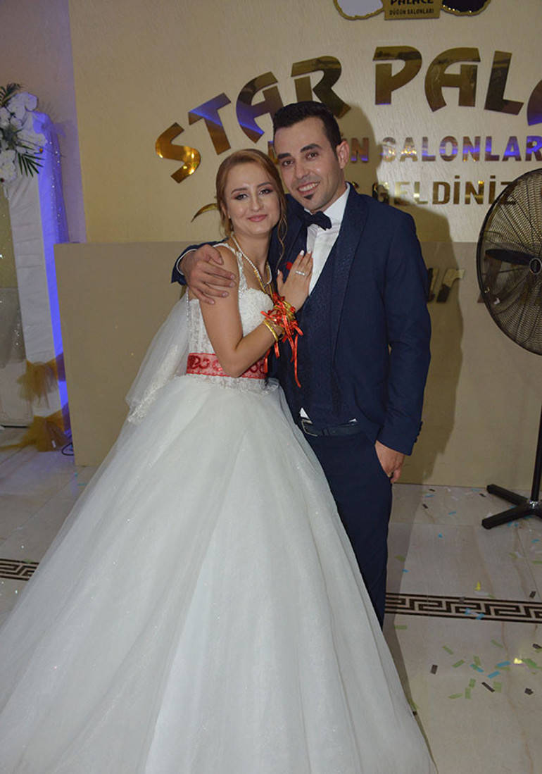 Mutlu çiftten salsa gösterisi