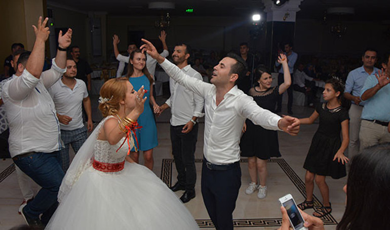Mutlu çiftten salsa gösterisi