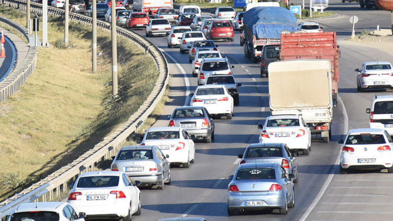 Bayram tatili başladı, trafik yoğunluğu arttı