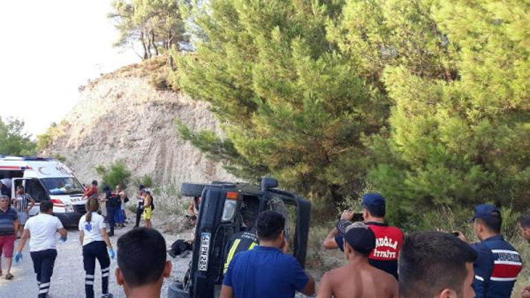 Kaşta safari minibüsü devrildi: 16 yaralı