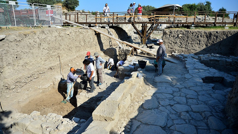 Troya kazısında üçüncü kutsal alan keşfi