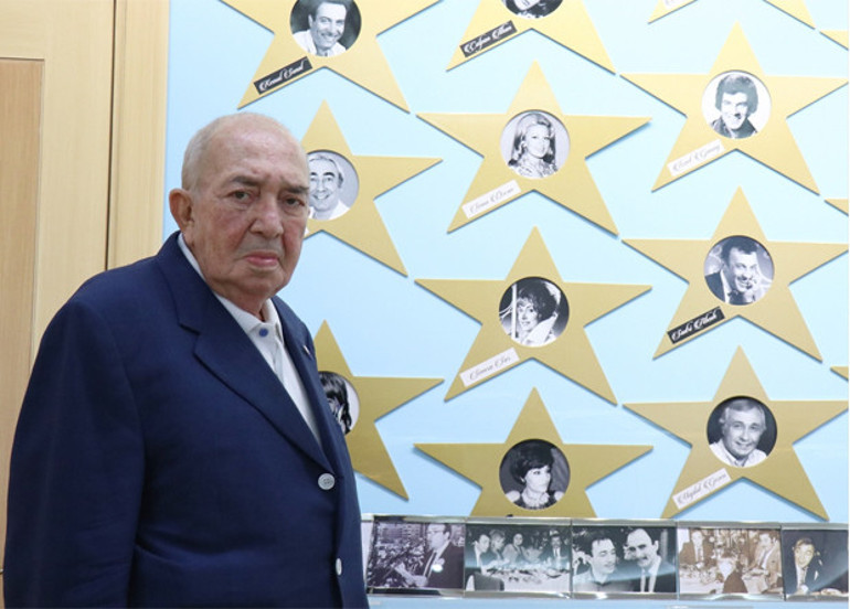 Siyah beyaz filmleri izleyip hüngür hüngür ağlıyorum