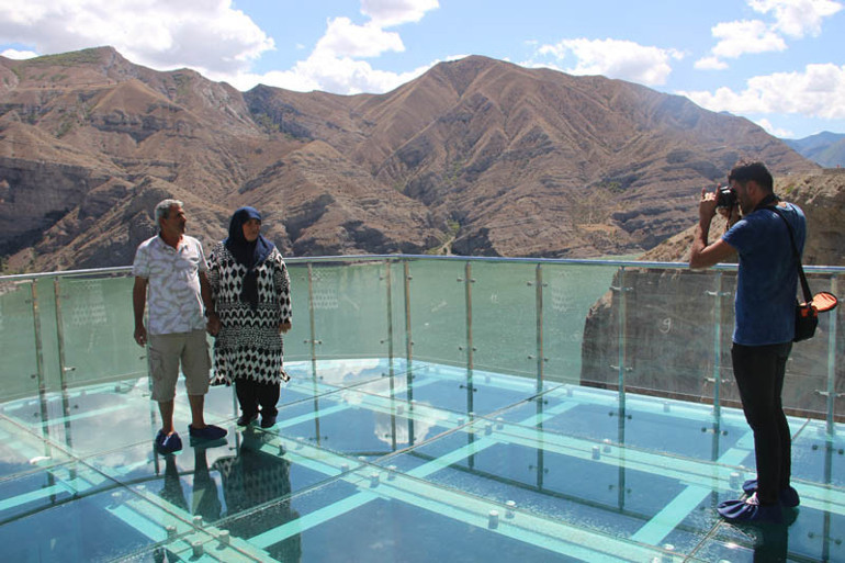Türkiyenin en uzunu Yerli yabancı turist akın ediyor