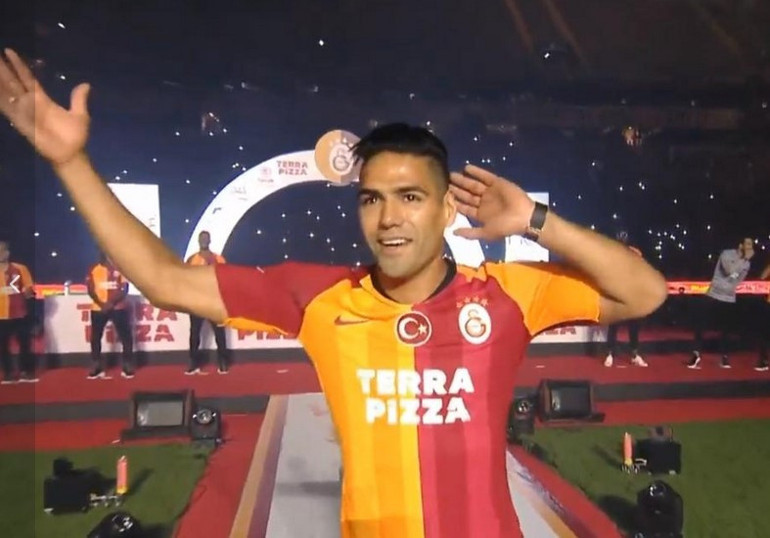 Galatasarayda imza şov