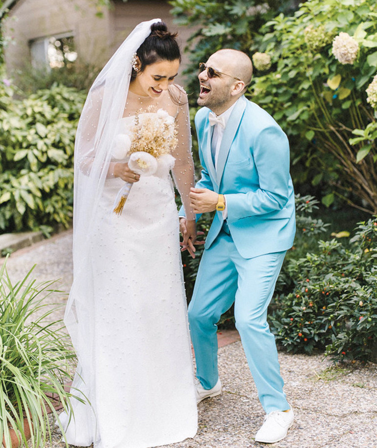 Ağlamasın bülbüller dünürler, düğünümüz var dostlar