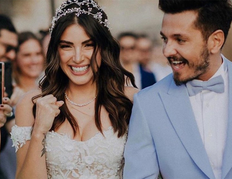 Ağlamasın bülbüller dünürler, düğünümüz var dostlar