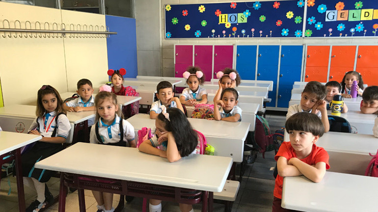 Okulun ilk günü heyecanı 18 milyon öğrenci ders başı yaptı
