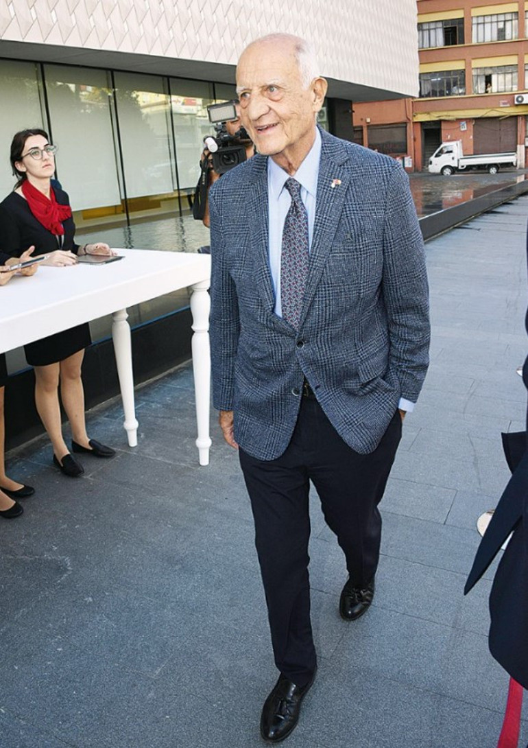 Yeni binada özel açılış