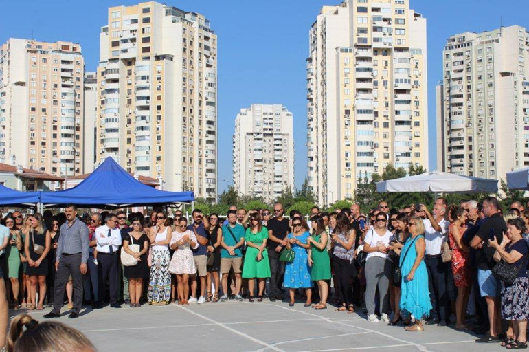 İstek İzmir Okullarında ilk ders zili çaldı