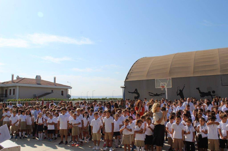 İstek İzmir Okullarında ilk ders zili çaldı