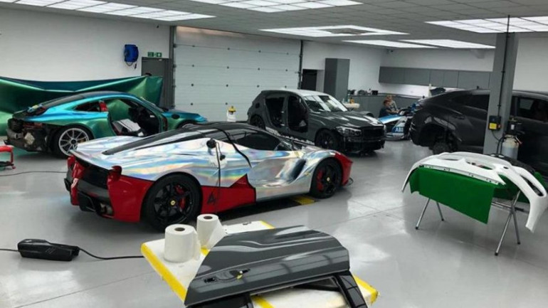 Aubameyang kırmızı LaFerrari’sini kroma boyattı