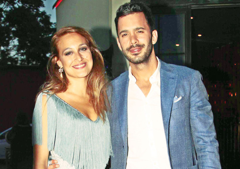 Şuh ve biri ölmüş gibi bakıp aynı anda seksi olması gereken bir poz veremem ben