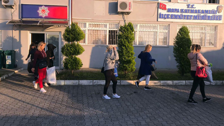 33 yabancı uyruklu kadın sınır dışı edildi