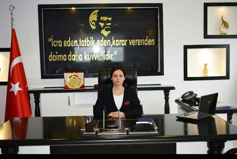 Denizlinin Çal ilçesine tarihinde ilk defa kadın kaymakam atandı
