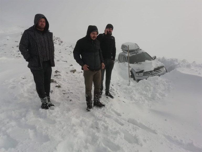 Son dakika Rizede yaylada mahsur kalan 23 kişiye ulaşıldı