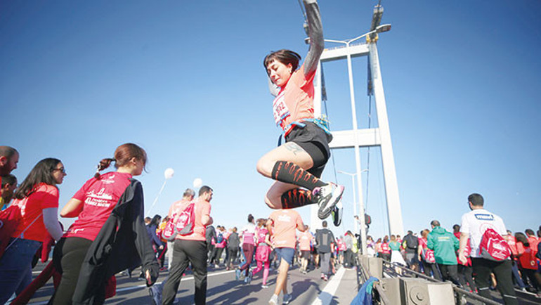 İki kıta arası 140 bin kişi koştu