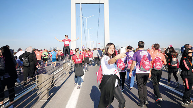 İki kıta arası 140 bin kişi koştu