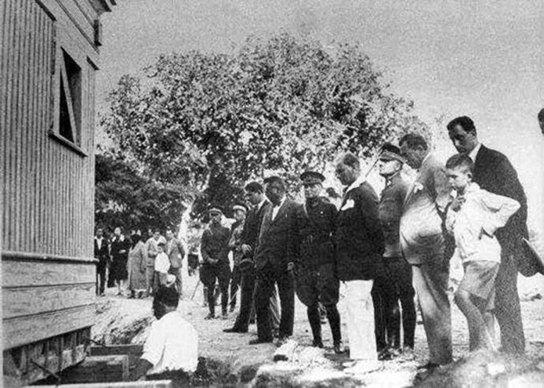 Atatürk’ün süveterini giydim Yürüyen Köşk’e girdim
