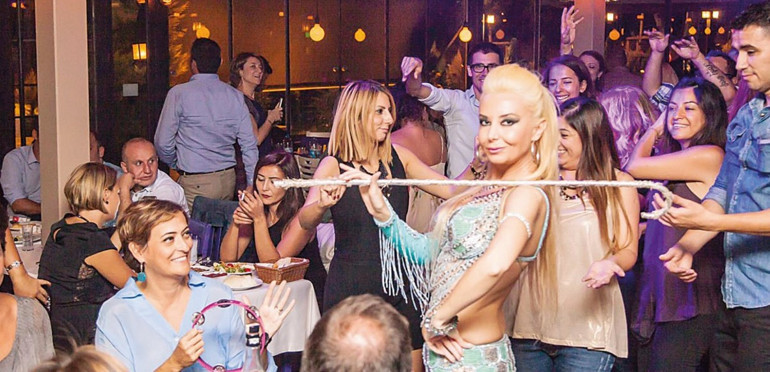 Şehrin en iyi iki gece kulübü Eski toprak, yeni yakışıklıya karşı