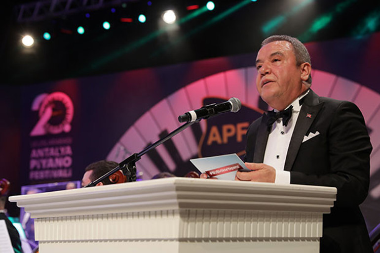 ANTALYA FESTİVALLERİYLE PARLIYOR