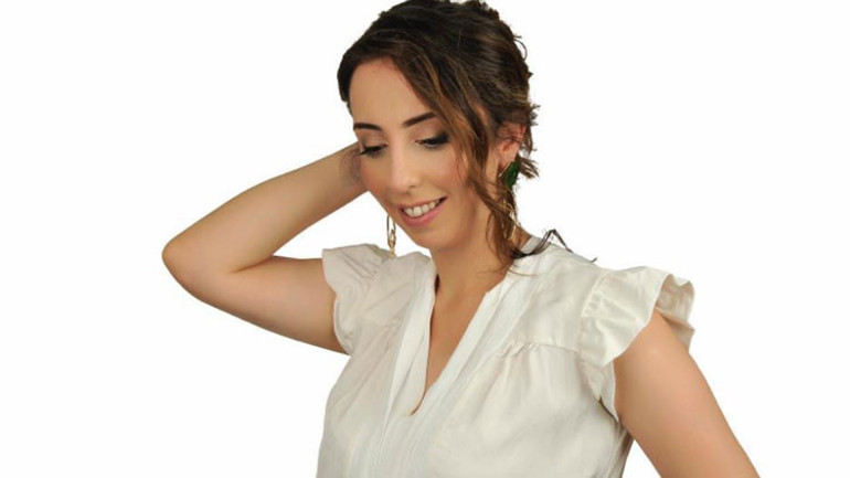 Aysel Gürele şarkı yazdı