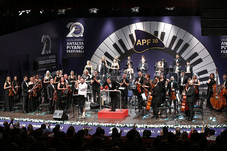 KARADENİZ HORONU AKDENİZ’İ BÜYÜLEDİ