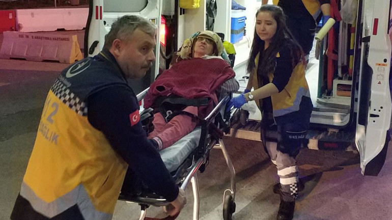 Koca dehşeti 20 yıllık eşini önce dövdü sonra da...