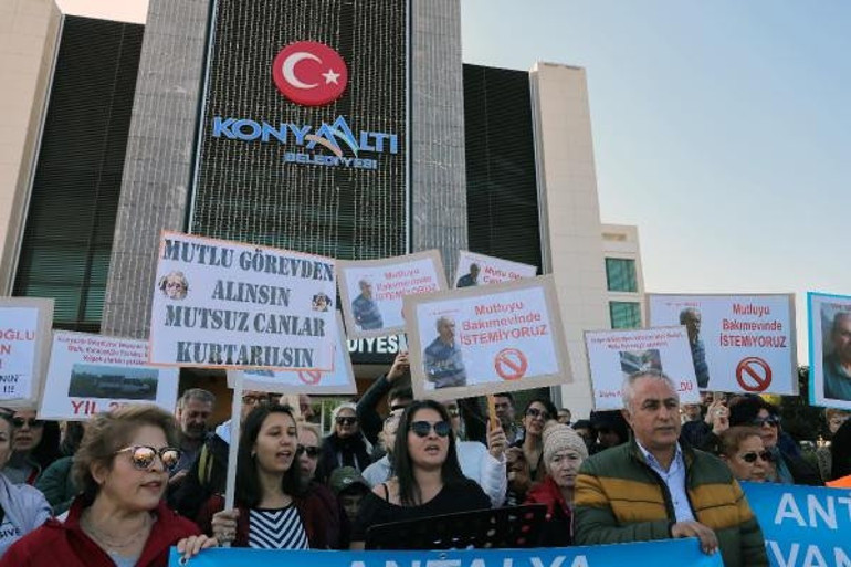Belediye önünde protesto edilmişti... Görevden alındı