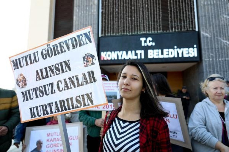 Belediye önünde protesto edilmişti... Görevden alındı