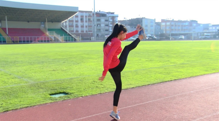 Kara lastikli şampiyon tekrar pistlere dönebilmek için bulaşıkçılık yapıyor
