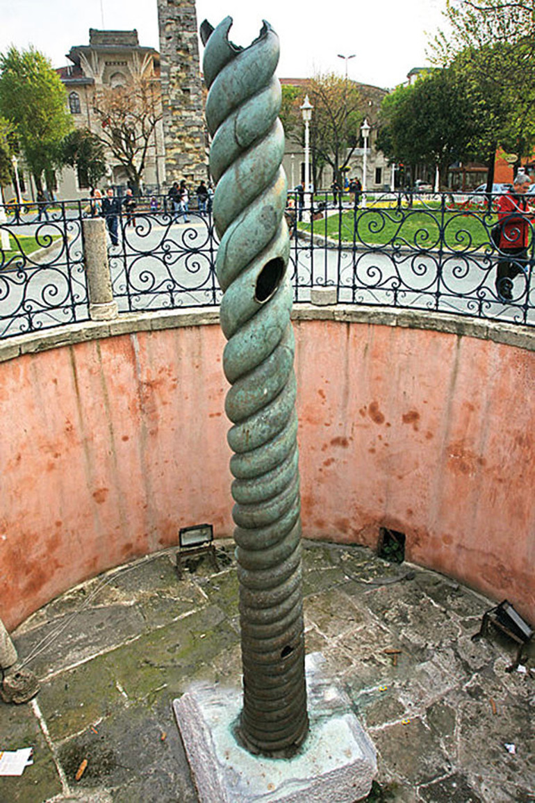 Troya’dan 73 bin 139 eseri çalan Schliemann Yılanlı Sütun’a göz dikmiş