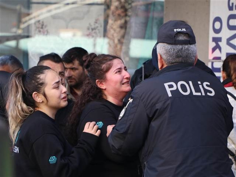 Gözyaşlarıyla izlediler