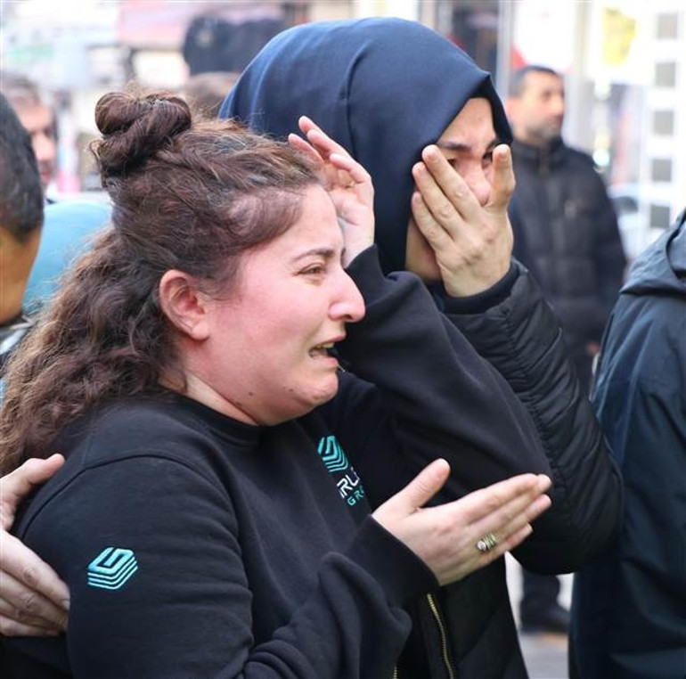 Gözyaşlarıyla izlediler