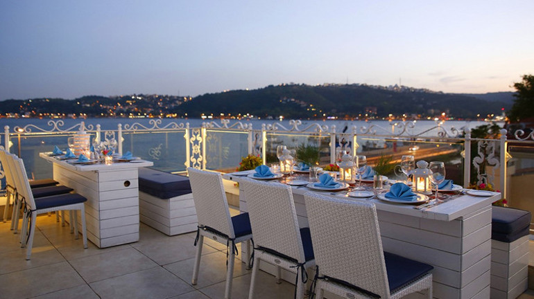 Yılın En Romantik Gününde, Onunla Birlikte Gülümse