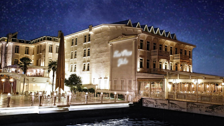 Yılın En Romantik Gününde, Onunla Birlikte Gülümse