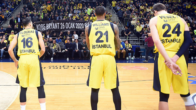 Fenerbahçe taraftarından Kobe Bryant için özel pankart