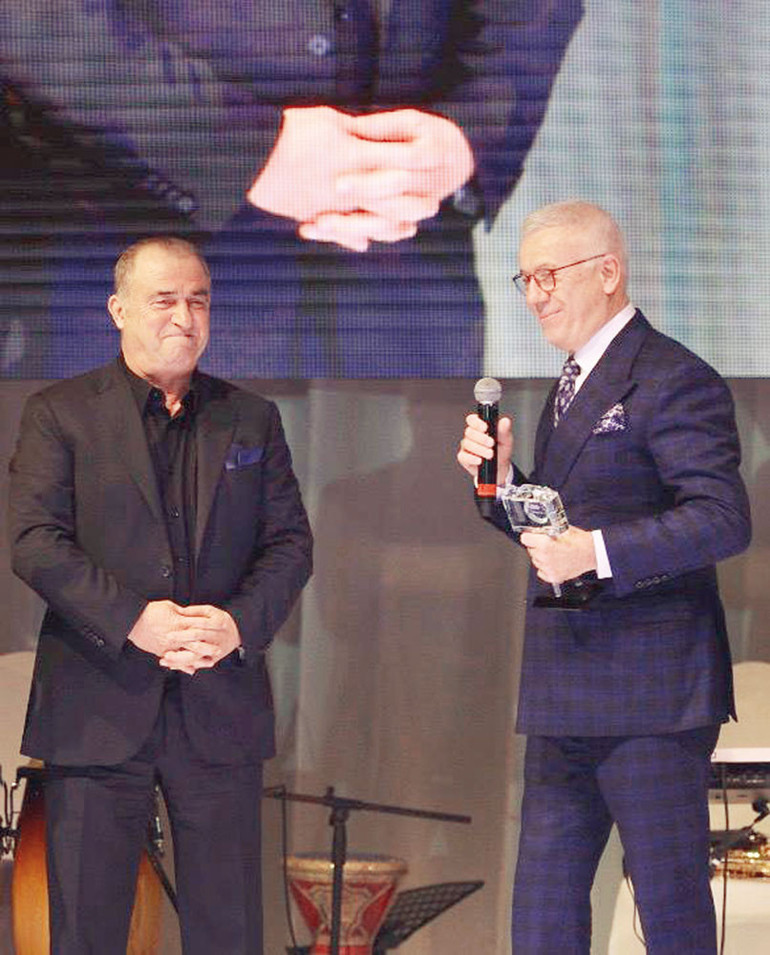 Yaradılışta bir de gay ve üçlü aşk hiyakesi varmış