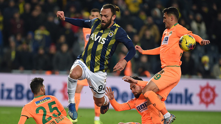 Fenerbahçe penaltı bekledi, Öztürk vermedi Kadıköyde tartışılan pozisyon...