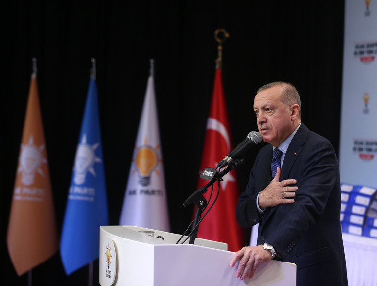 Son dakika... Cumhurbaşkanı Erdoğandan canlı yayında AK Parti üyelerine sürpriz telefon