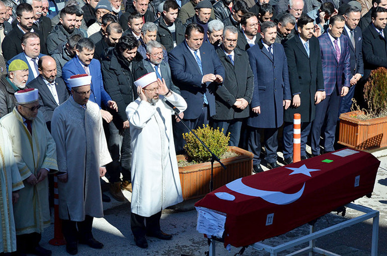 ‘Milleti birbirine düşürmeye çalışan eller aynı’