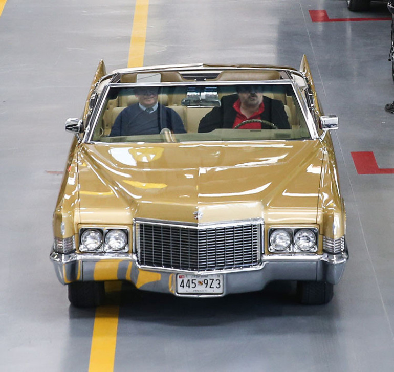 Sanatçı Volkan Konak, Elvis Presleyin koleksiyonundan aldığı klasik otomobiline kavuştu