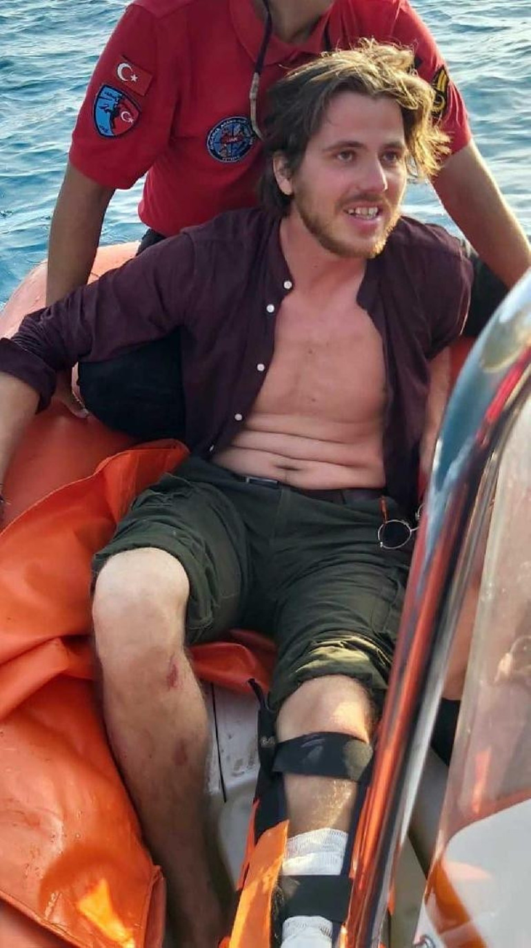 Kayalıktan düşen Hollandalı turisti JAK timi kurtardı