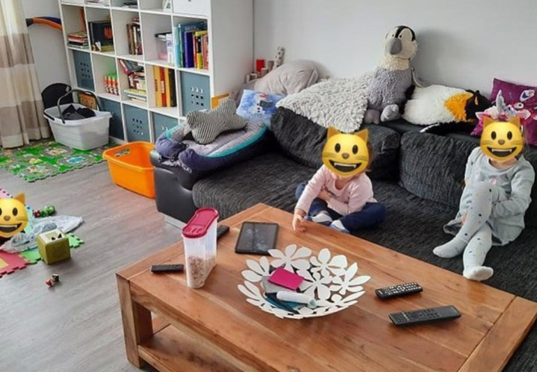 Çocuklara Janosch’tan hikayeler okuyor