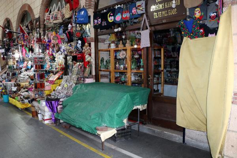 Çanakkale’nin simgesi Aynalı Çarşı, koronavirüs nedeniyle boş kaldı