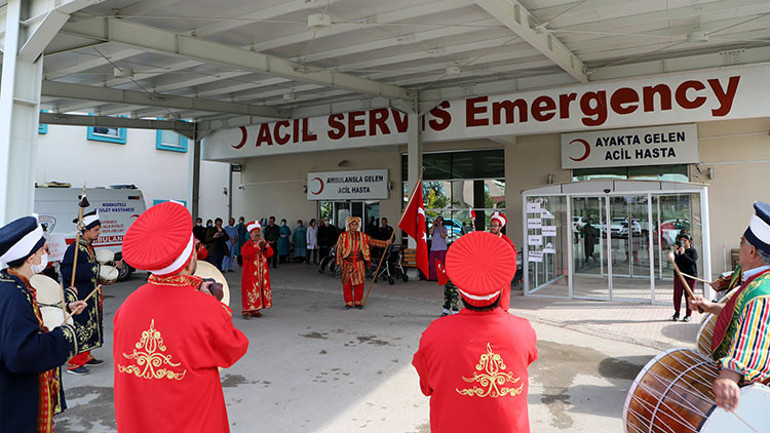 Sağlık çalışanlarına Mehter Takımından moral konseri